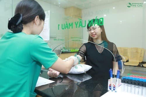 Mẹ bầu nên đi khám thai định kỳ theo chỉ định của bác sĩ. 