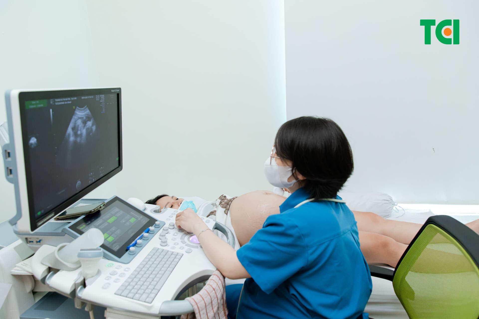 Thai 35 tuần nặng bao nhiêu kg phụ thuộc rất nhiều vào di truyền, dinh dưỡng, sức khỏe người mẹ