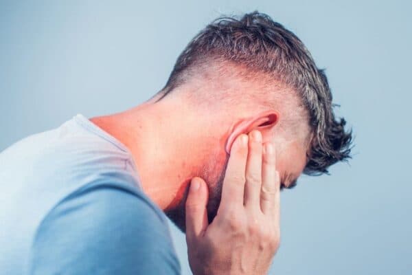 Viêm tai giữa là một trong số những bệnh về tai nguy hiểm thường gặp