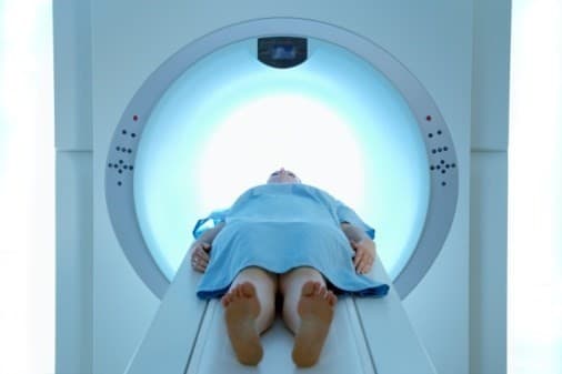 Xạ trị có thể áp dụng trước, sau phẫu thuật hoặc sử dụng 1 mình