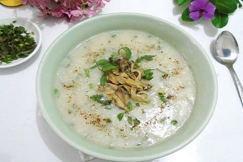 Người bệnh nên ăn những thực phẩm mềm, lỏng, dễ tiêu hóa như cháo hoặc súp