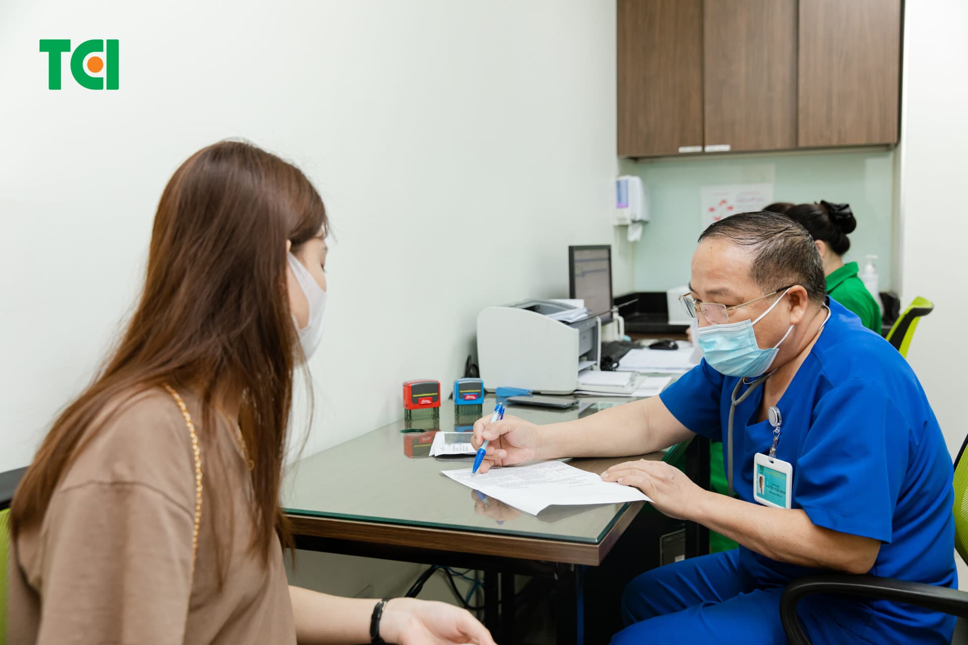 Tìm hiểu và tham khảo ý kiến của bác sĩ trước khi sử dụng sản phẩm hỗ trợ điều trị