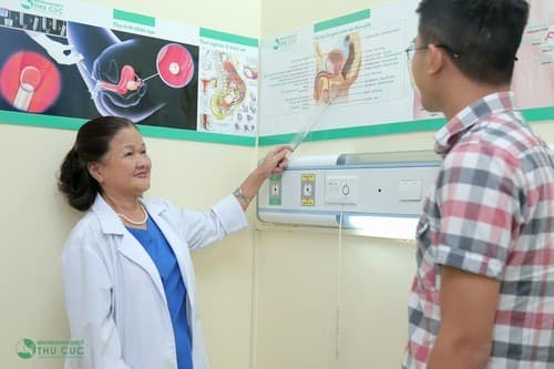 Để tránh những biến chứng nguy hiểm, nên thực hiện thăm khám cắt bao quy đầu theo chỉ định của bác sĩ. 