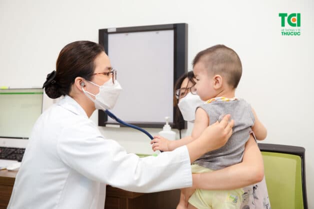 Cho trẻ tái khám định kỳ để ngăn ngừa lồng ruột tái phát