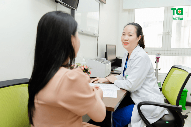 Khí hư bất thường cần được thăm khám để chẩn đoán chính xác nguyên nhân