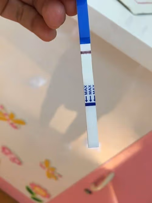 Loại que thử thai có vạch là loại khá phổ biến, được sử dụng nhiều nhất hiện nay.