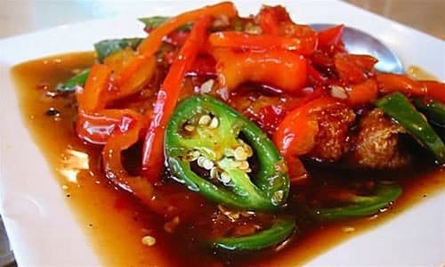 Người bệnh ung thư dạ dày không nên ăn những đồ cay nóng vì có hại cho dạ dày