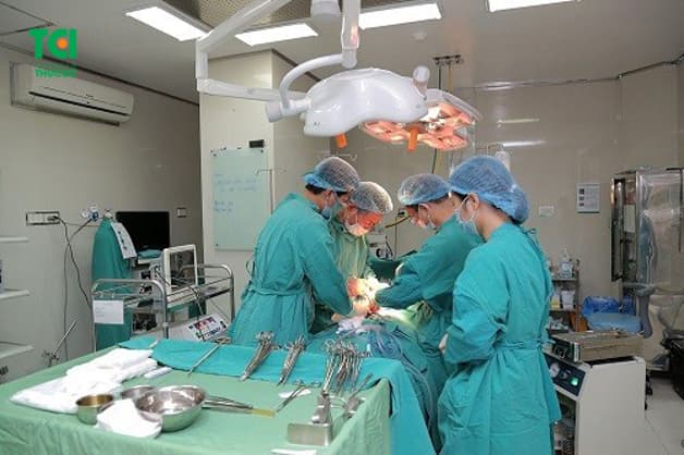 Việc cắt bao quy đầu cần được thực hiện tại cơ sở y tế uy tín.