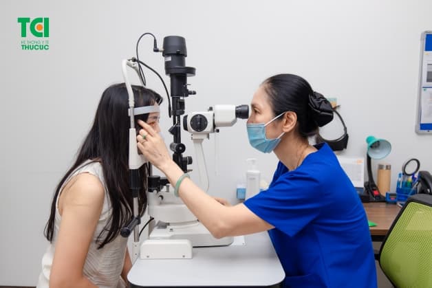 bị chảy nước mắt