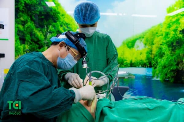 Người bệnh mắc viêm amidan có thể được chỉ định điều trị bằng thuốc hoặc phẫu thuật