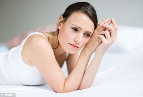 Viêm cổ tử cung là một trong những bệnh có thể gặp tình trạng khí hư vón cục như bã đậu.