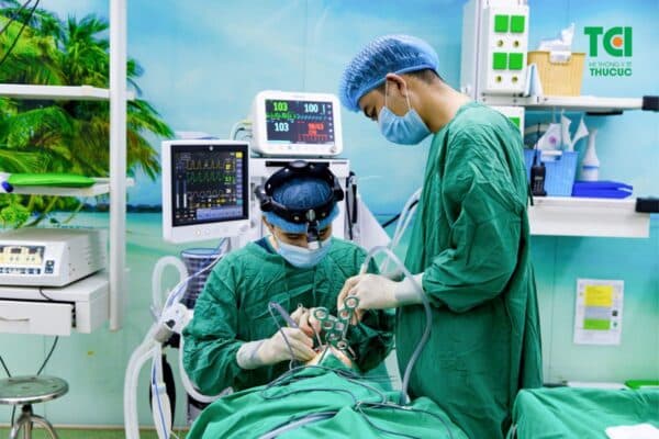 Phẫu thuật là một trong những phương pháp điều trị viêm amidan hiệu quả cao