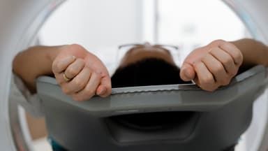 Ho ra máu – triệu chứng ung thư phổi nên biết