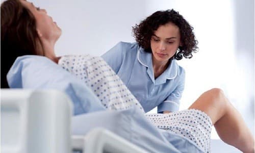 Bóc rau nhân tạo là hình thức cho tay vào buồng tử cung lấy rau còn sót lại sau khi thai đã sổ. Cụ thể phương pháp này sẽ được tiến hành như thế nào và chỉ định cho ai?