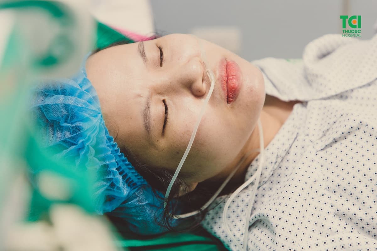 Cách tiến hành đỡ đẻ thường ngôi chỏm