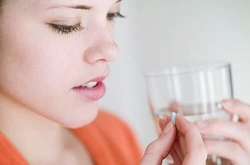 Tác dụng phụ của thuốc như thuốc kháng sinh, thuốc tránh thai... có thể ảnh hưởng chu kỳ kinh