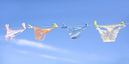 Sử dụng đồ lót khô ráo và chất liệu thoáng mát sẽ hạn chế nguy cơ ngứa vùng kín