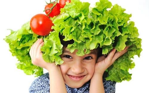 Bổ sung chất xơ và ăn nhiều trái cây tươi và rau cải có thể giảm tình trạng nứt kẽ hậu môn