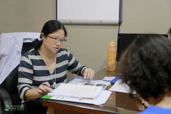 Khoa Ung bướu - Bệnh viện Thu Cúc hợp tác với đội ngũ bác sĩ chuyên môn giỏi từ Singapore trong xây dựng phác đồ điều trị ung thư