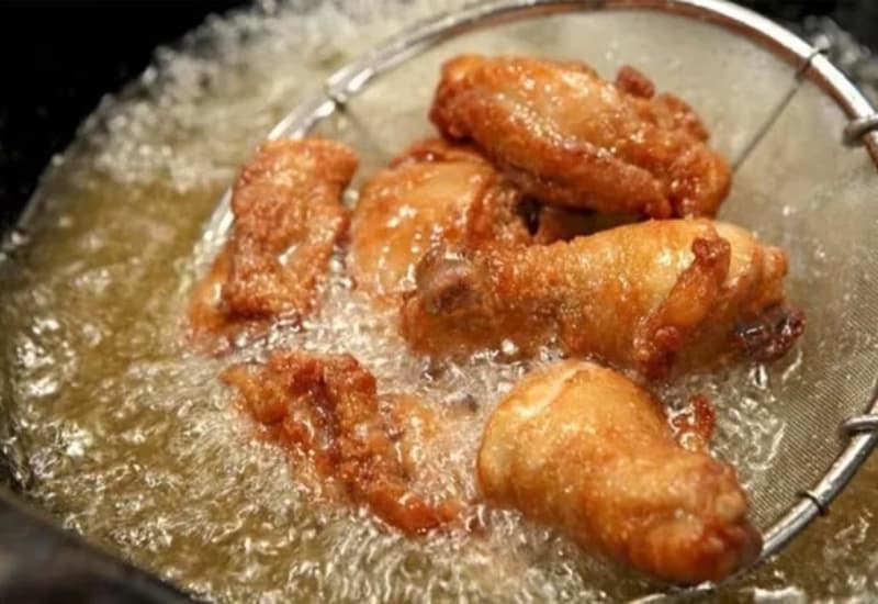 Đồ ăn chiên rán nhiều dầu mỡ không tốt cho sức khỏe người bệnh
