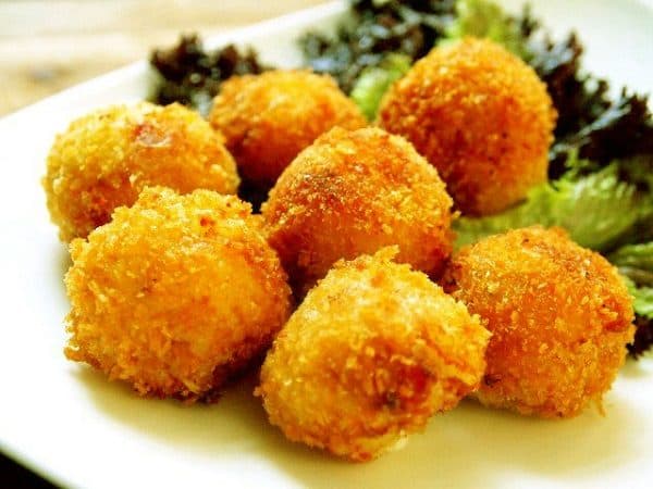 Thực phẩm chiên rán nhiều dầu mỡ không tốt cho gan nên bệnh nhân xơ gan cần tránh