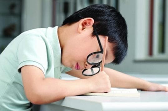 cách điều trị tật cận thị ở trẻ