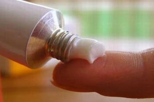 Thuốc chữa chàm tổ đỉa cần kiên trì theo chỉ định của bác sĩ chuyên khoa