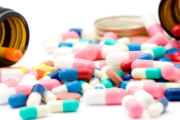 Điều trị viêm họng mạn tính bằng thuốc khi có sự chỉ dẫn của bác sĩ 