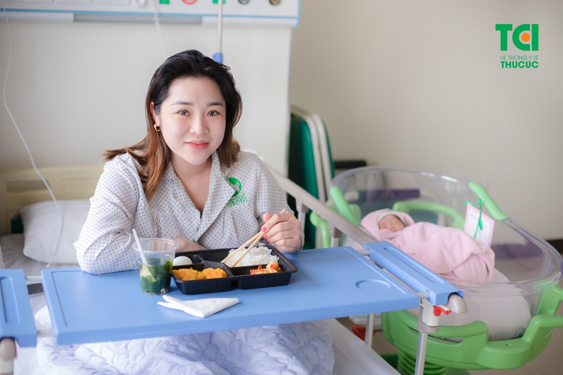 Mẹ mới sinh thường có được ăn thịt gà không là điều cần cân nhắc