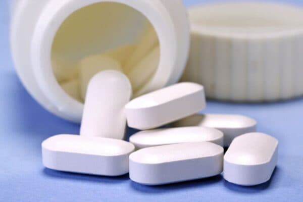 Điều trị viêm họng hạt bằng một số loại thuốc phù hợp theo chỉ định của bác sĩ