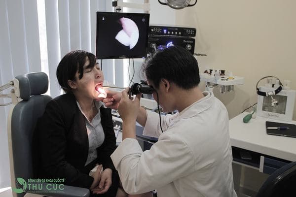 Người bệnh cần đi khám ngay để bác sĩ chẩn đoán sớm bệnh 