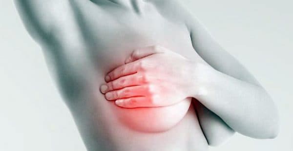 Đau sưng vùng vú là triệu chứng u xơ tuyến vú phổ biến