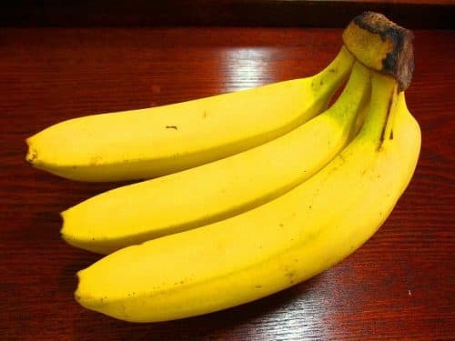 Người bị viêm đại tràng nên ăn 2-3 quả chuối/ngày.