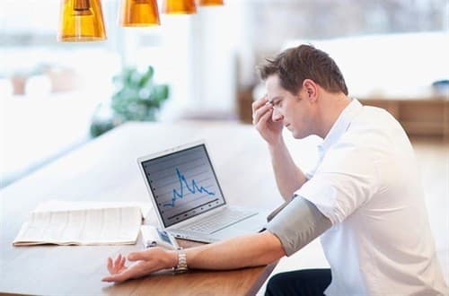 Chóng mặt là triệu chứng điển hình của bệnh huyết áp thấp