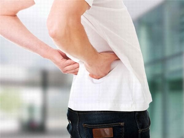 Người bệnh viêm bàng quang thường xuyên bị đau lưng, mệt mỏi, khó chịu