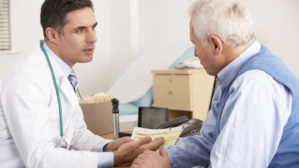 Thăm khám bác sĩ ngay nếu có biểu hiện bất thường là việc làm cần thiết