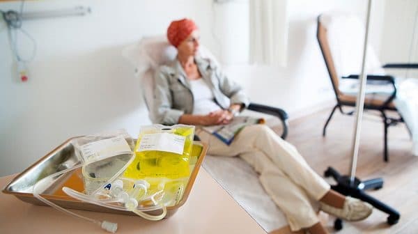 Hóa trị ung thư có những tác dụng phụ nhất định