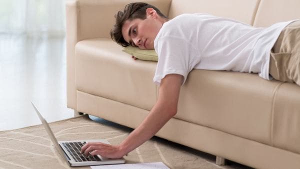 Các chuyên gia cho biết, nếu bạn ít vận động sẽ không có lợi cho việc hấp thụ canxi,