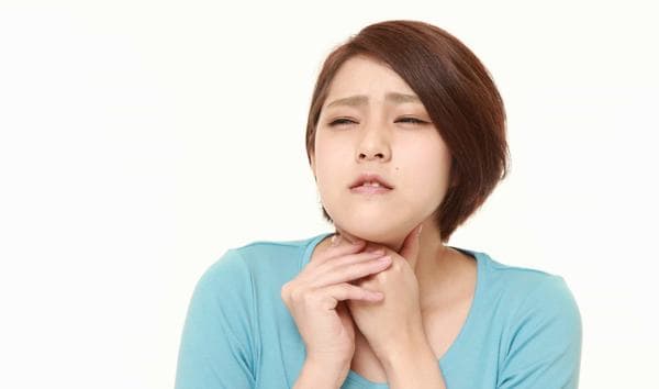 Ợ chua và ợ nóng là tình trạng axit trong dạ dày bị trào ngược lên thực quản.