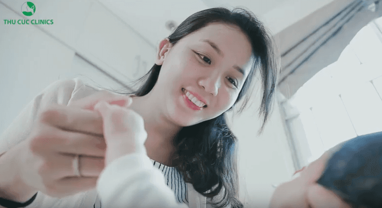 Mẹ sau sinh, đẹp mòn con mắt cùng Thu Cúc Clinics