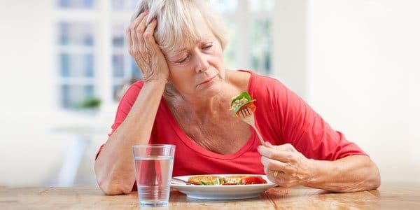 Mệt mỏi, chán ăn là một trong những biểu hiện xơ gan giai đoạn cuối thường gặp