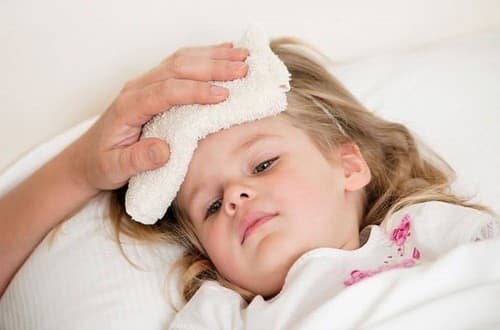 Sốt virus là bệnh thường gặp ở trẻ vào mùa hè