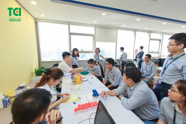 Lấy mẫu xét nghiệm tại trụ sử Công ty TNHH IDS Medical Systems Việt Nam.