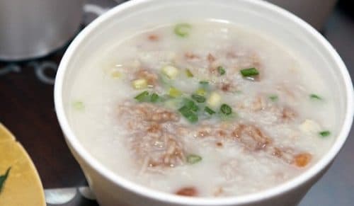 Cháo, soup, mỳ, phở, miến là những món ăn mềm, dễ tiêu hóa rất phù hợp cho bệnh nhân sốt xuất huyết.