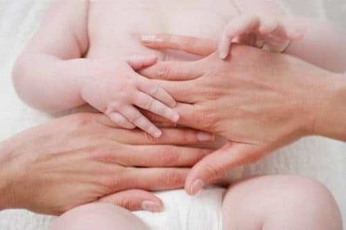 Tắc ruột gây ra tình trạng ngưng trệ sự lưu thông thức ăn, khiến thức ăn không được tiêu hóa, gây ra hiện tượng đầy hơi, đau bụng, trường bụng, nôn ói …