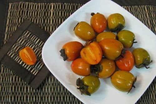 Hồng khiến đường huyết tăng lên, do đó những người mắc bệnh tiểu đường không nên ăn loại trái cây này