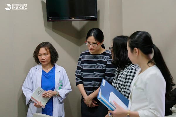 TS. BS See Hui Ti tư vấn điều trị ung thư tại Bệnh viện Thu Cúc