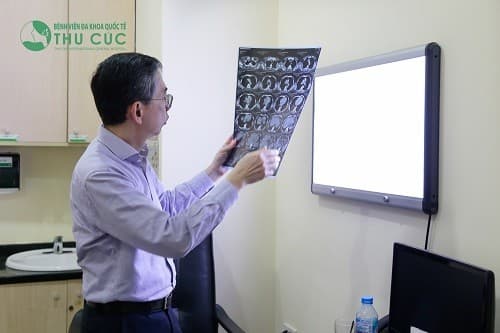 TS. BS Lim Hong Liang tư vấn điều trị ung thư tại Bệnh viện Thu Cúc