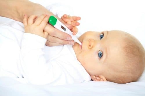 Trẻ bị xoắn ruột thường sốt cao trên 38oC