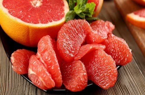 Các chuyên gia y tế cho rằng vi chất trong quả bưởi rất tuyệt cho việc làm sạch phổi đã bị ung thư. Các vitamin và khoáng chất chứa trong bưởi vô cùng có lợi cho phổi và hệ hô hấp.